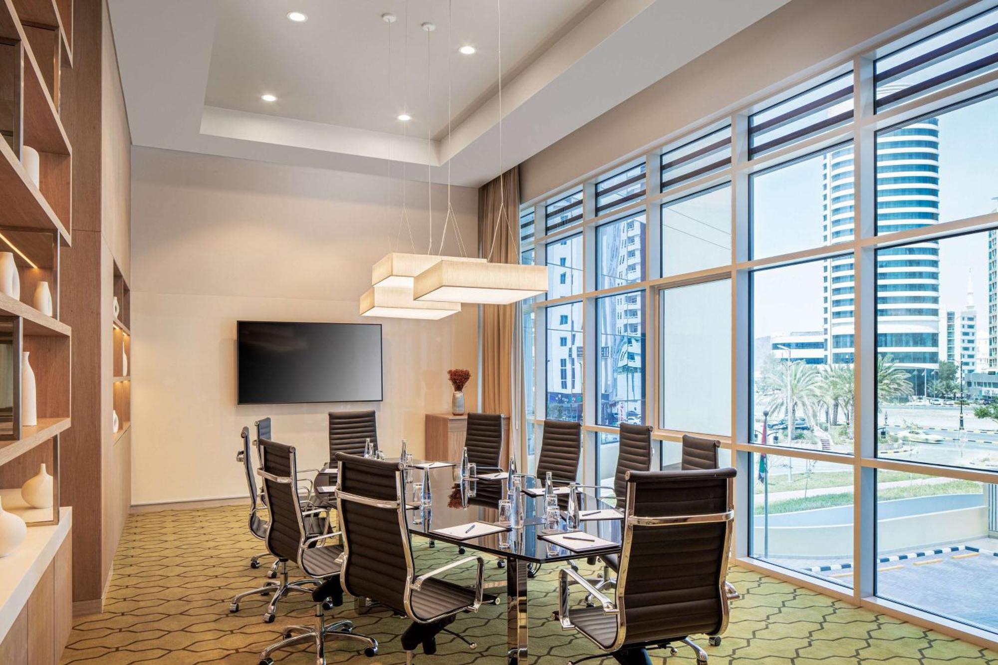 Doubletree By Hilton Fujairah City Exterior foto Meeting room